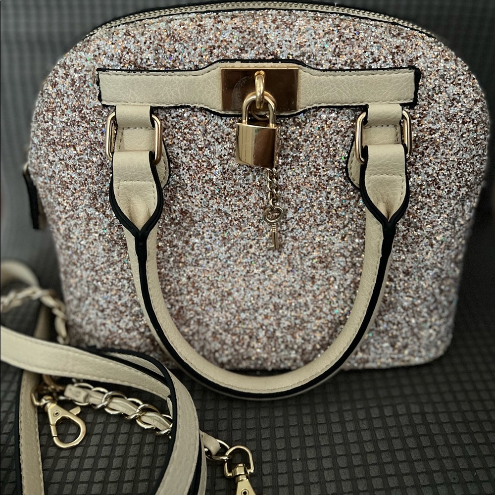 ALDO sparkly purse like new ! So beautiful 😻